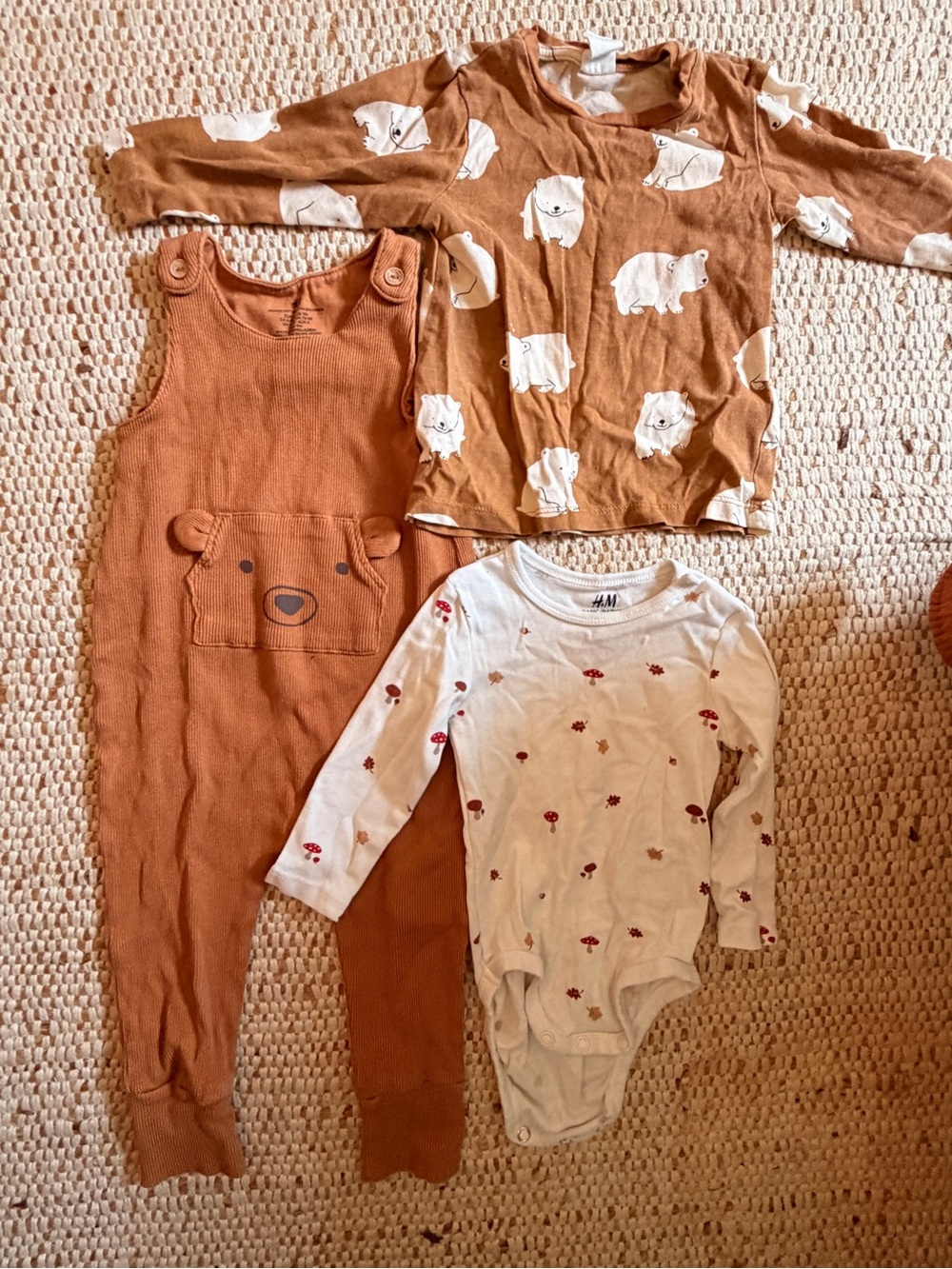 H&M White Long-Sleeve Bodysuit & Brown Overalls Set - Kids One Pieces